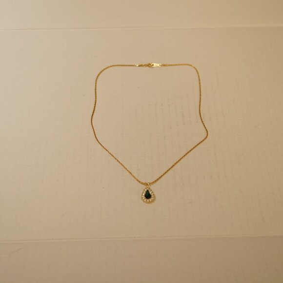 VINTAGE AVON EMERALD GREEN CRYSTAL TEARDROP NECKLACE - Picture 2 of 12